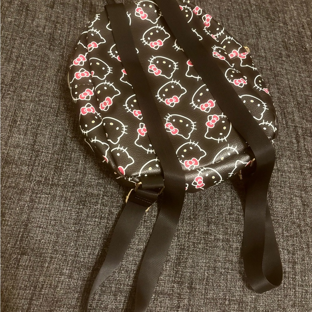 Hello Kitty Mini Backpack - Picture 4 of 10